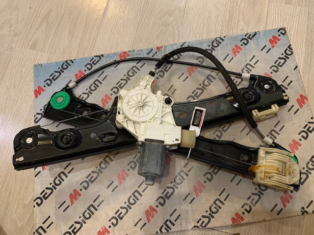 Электрический стеклоподъемник Левый передний BMW E90 51337140587