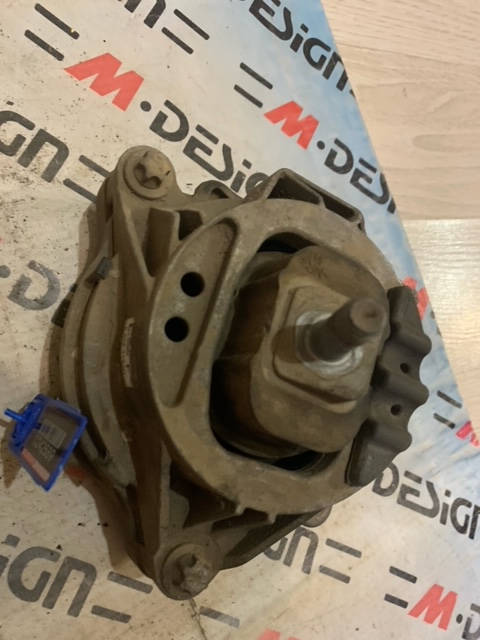 Подушка крепления двигателя Правая BMW F30 22116859412