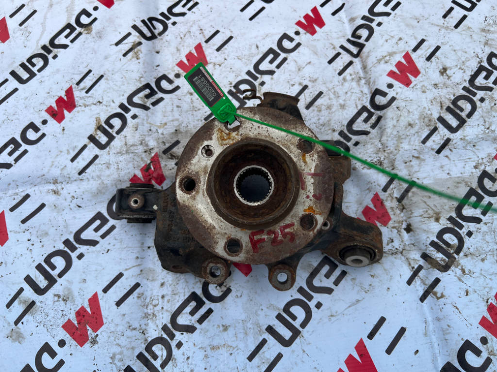 Опора подшипника колеса задняя левая