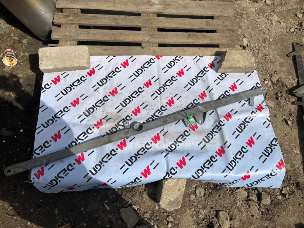 Распорка передняя левая