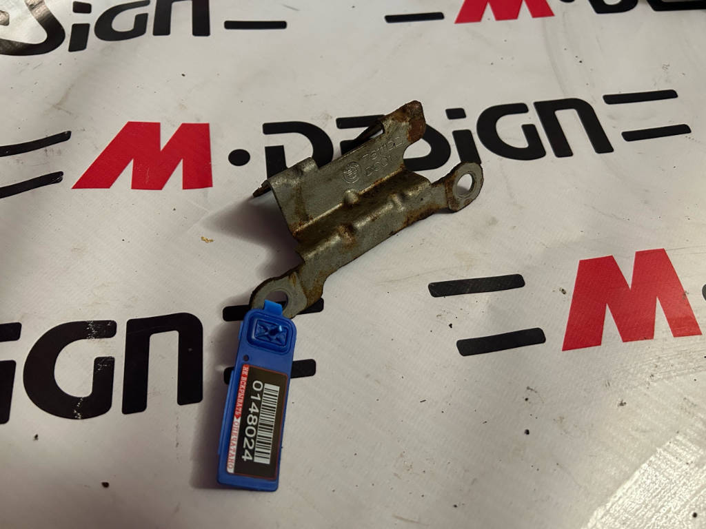 Кронштейн BMW 12527611122