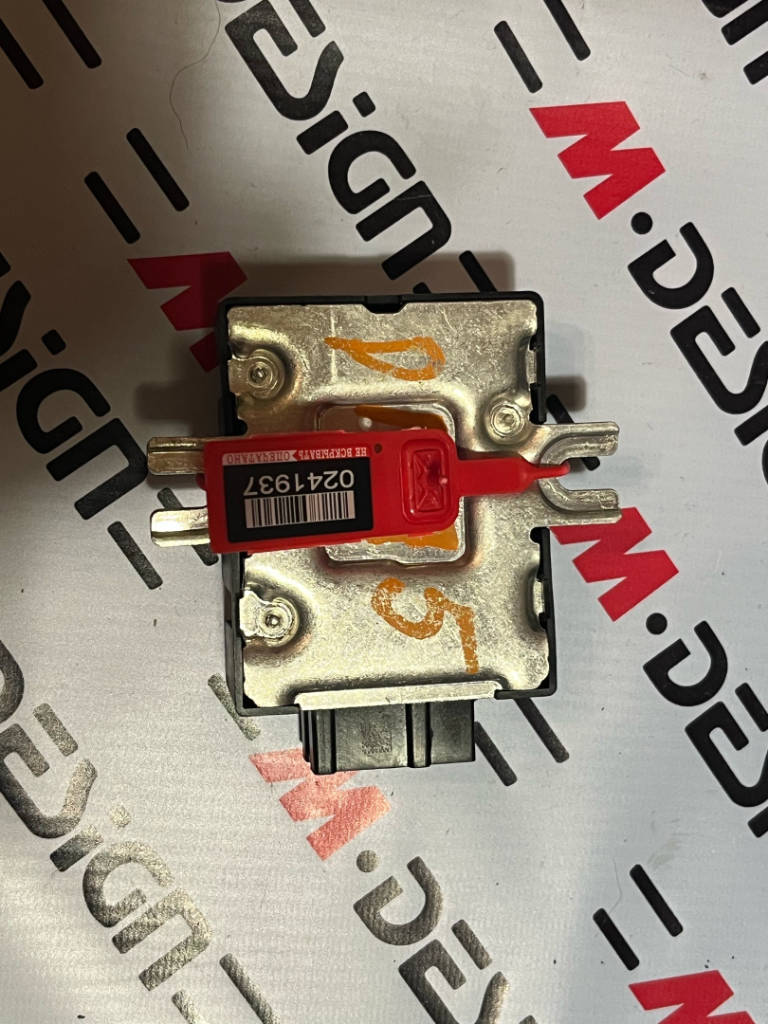 Блок управления топливным насосом BMW 16147404880