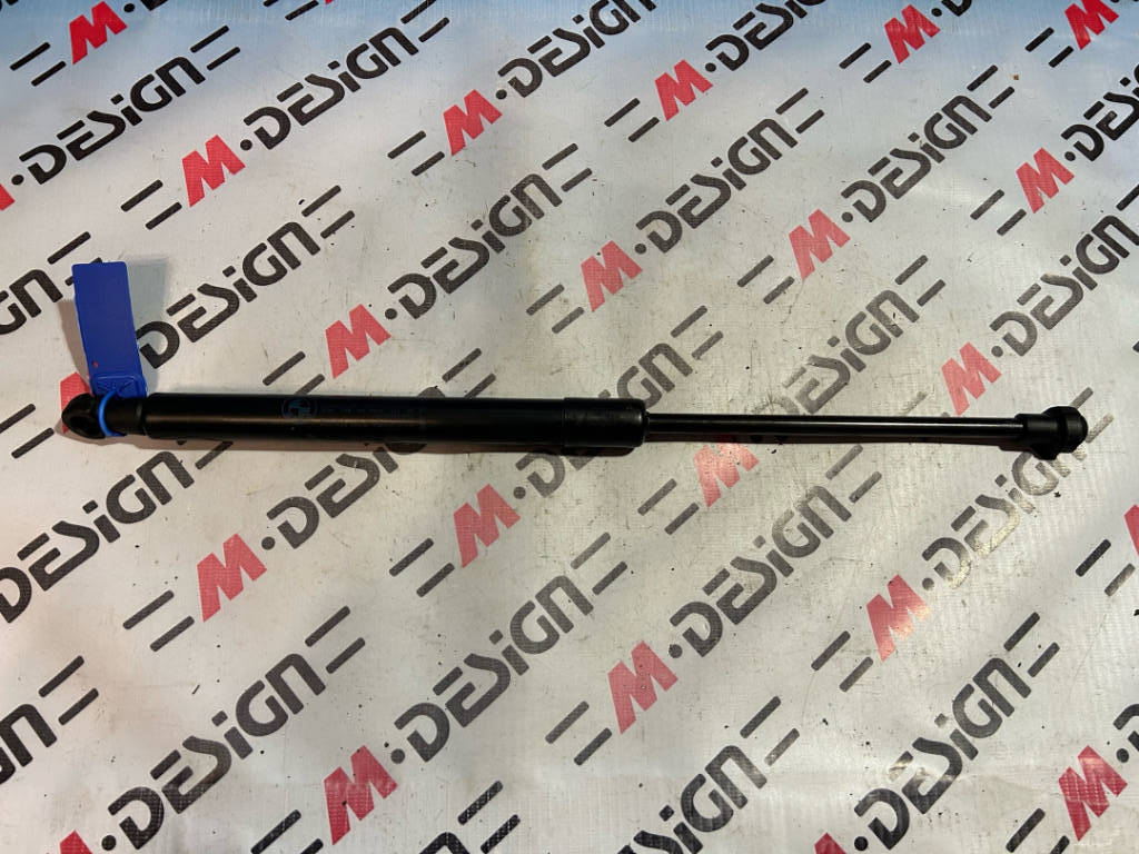 Газонаполненный амортизатор капота bmw 1 series 51237118370