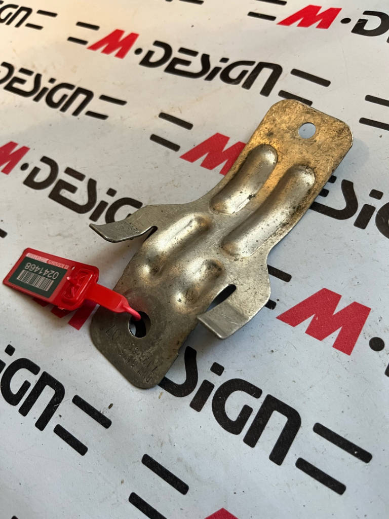 Кронштейн защиты двигателя BMW E87 E90 51757128501