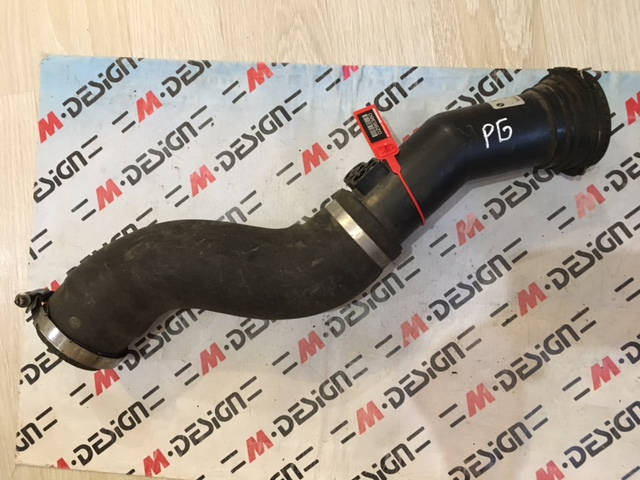 Трубопровод наддувочного воздуха BMW F20 F30 13717597588