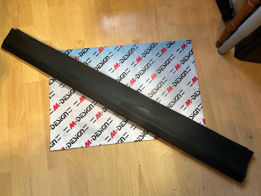 Молдинг двери передний правый Bmw 51137205780