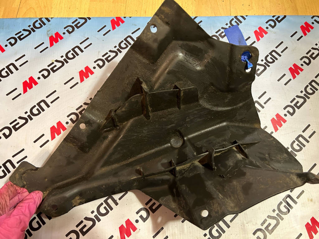 Накладка элемента усиления кузова Правая bmw 51717159190