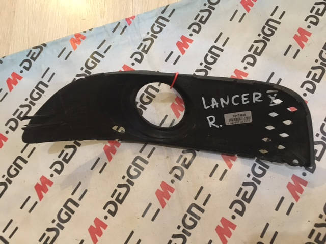 Рамка противотуманной фары правой Mitsubishi Lancer 10 8321A282