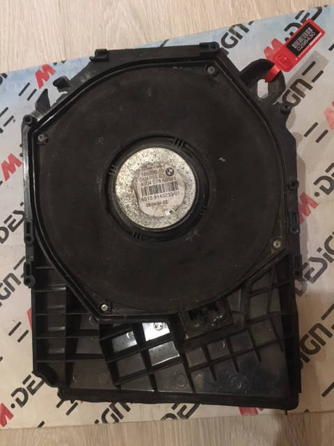 Центральный НЧ-динамик Левый BMW E88 E90 65139143233