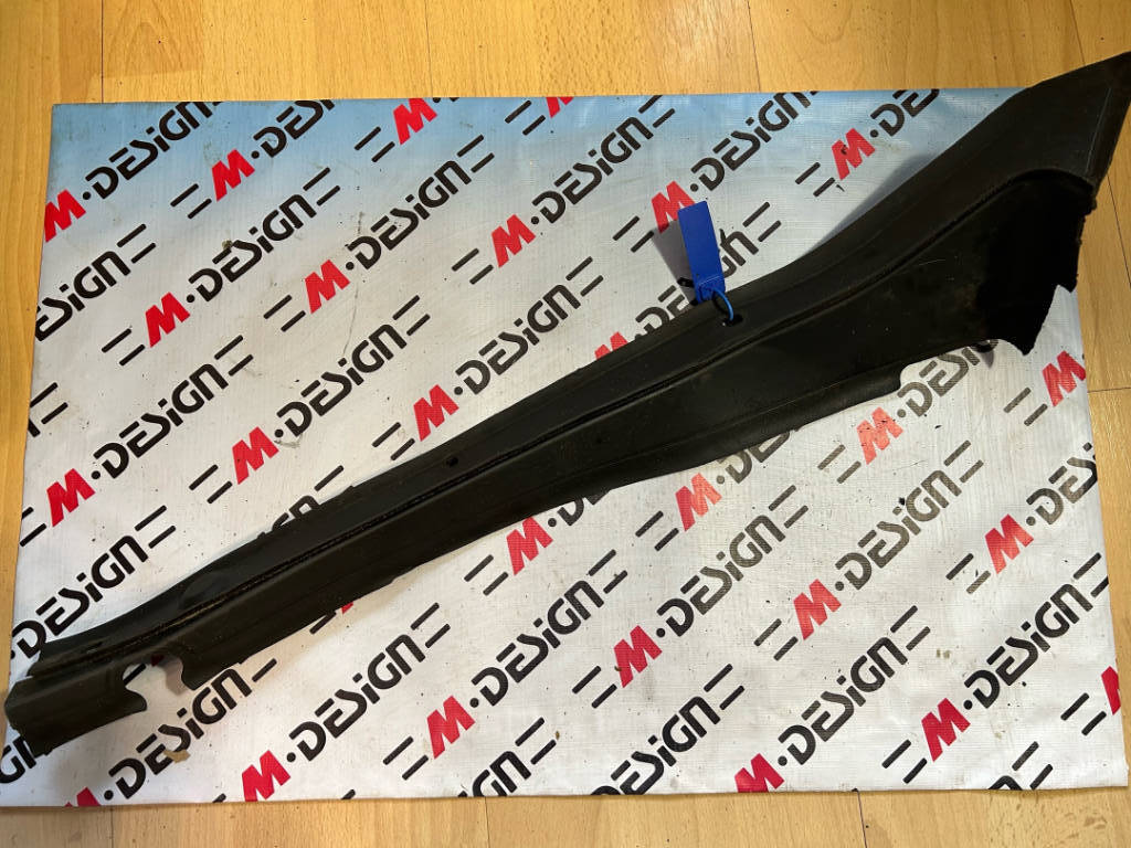 Уплотнитель крыла Правый bmw 51764887476