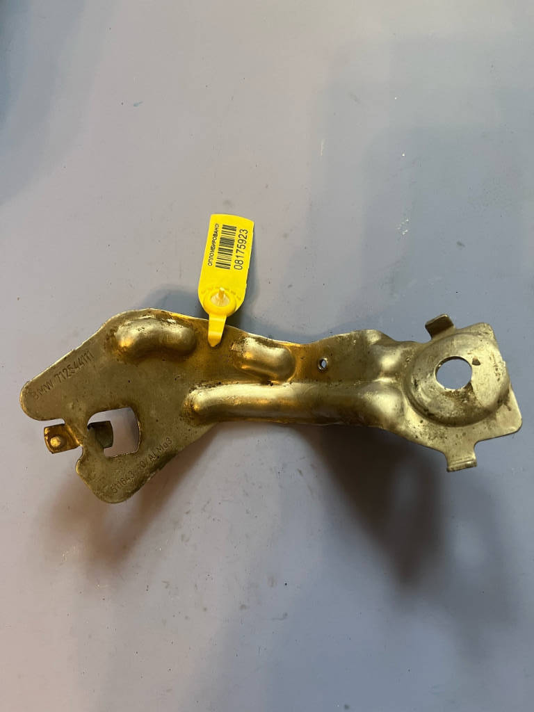 Кронштейн облицовки днища Ср BMW 51757125441