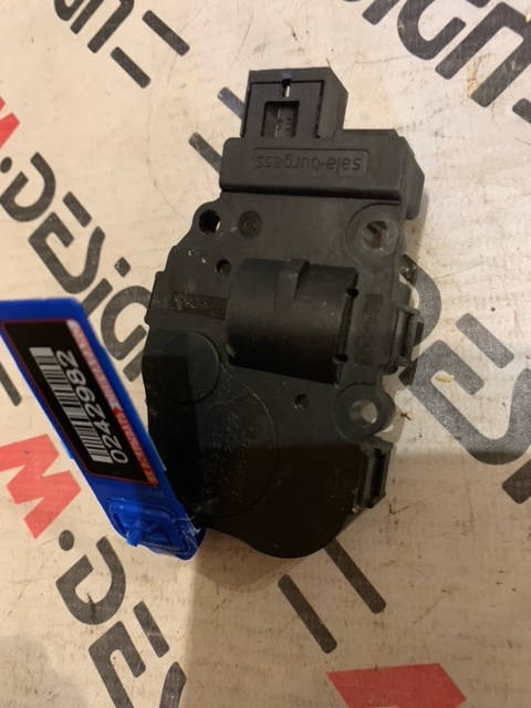 Моторчик заслонки печки E90 64119321034