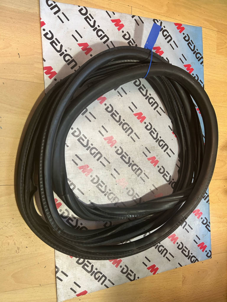 Уплотнитель задней двери BMW x3 F25