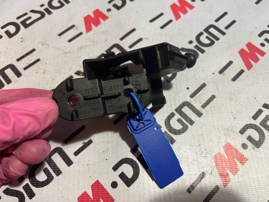 Кронштейн жгута проводов bmw 12527587375