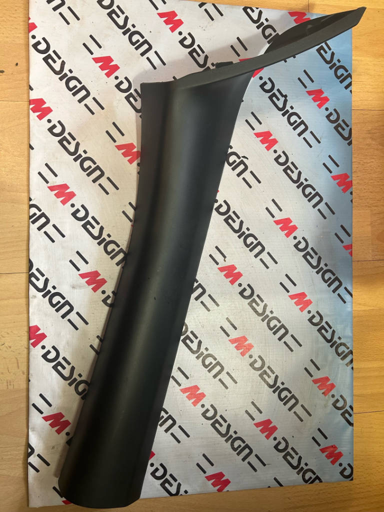 Накладка передней стойки Правая BMW E88 51436962890