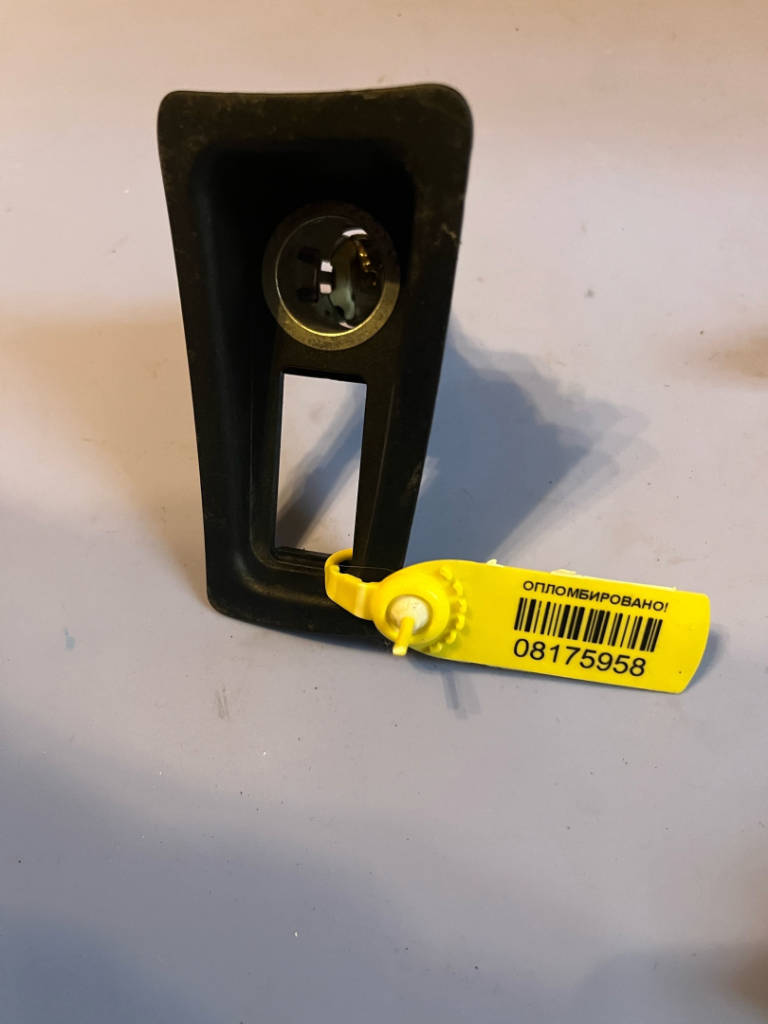 Накладка декоративная на прикуриватель BMW 51169110457