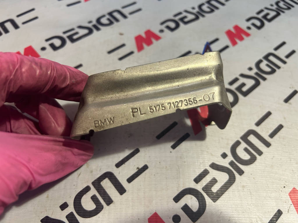 Кронштейн облицовки днища кузова bmw 51757127356