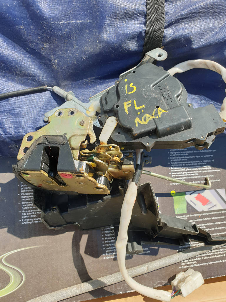 Замок багажника Lexus IS200 is300 GXE10