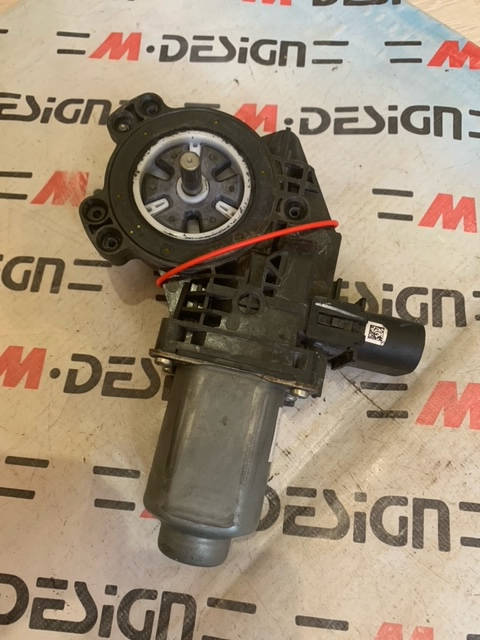 Моторчик стеклоподъемника передний левый BMW F25 F26 67627258533