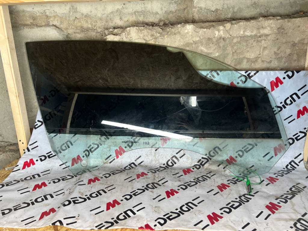 Стекло двери переднее правое