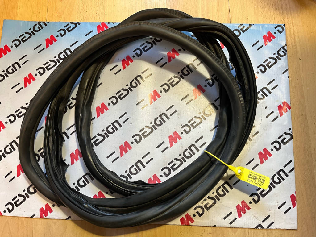 Уплотнитель двери BMW 51727303967