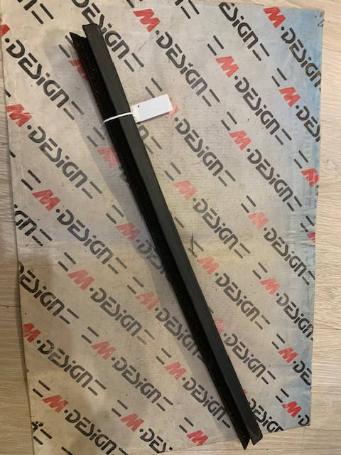 Уплотнитель шахты стекла Правый Задний Внутренний BMW E90 51347060248