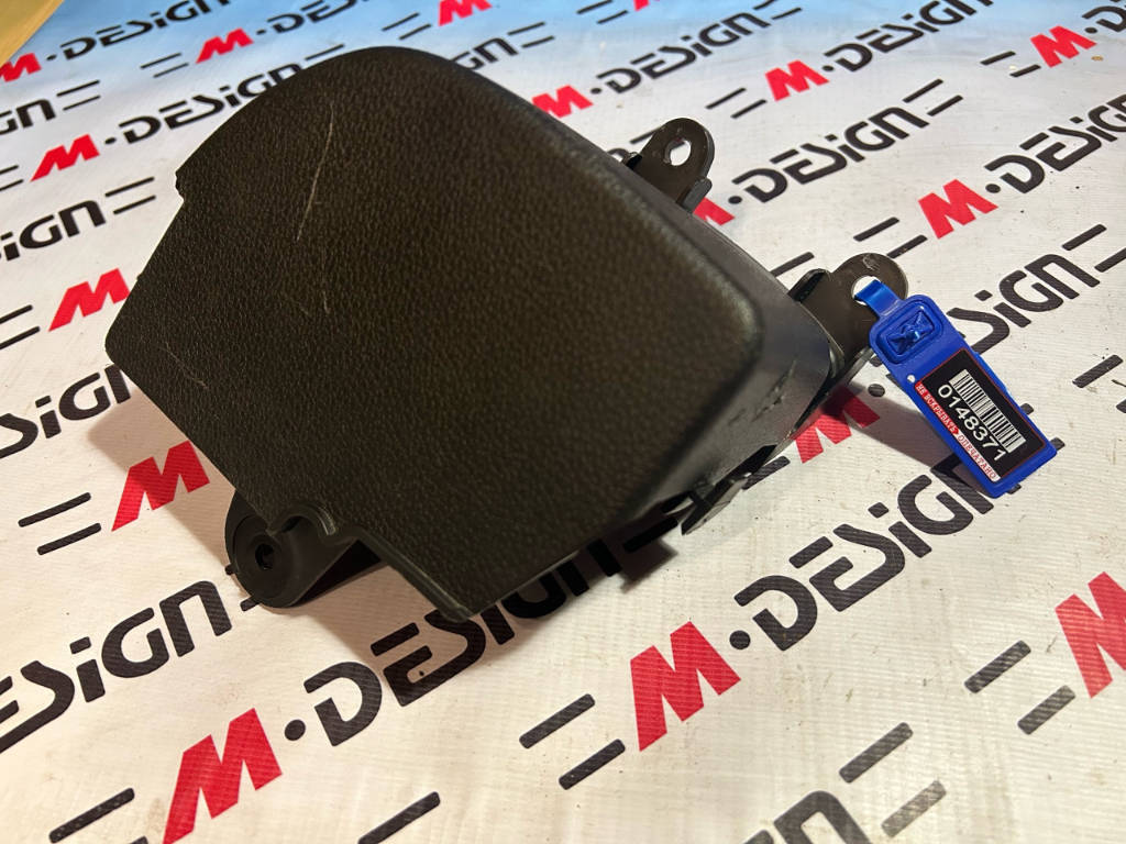 Накладка ремня безопасности задняя правая Bmw 51432996362