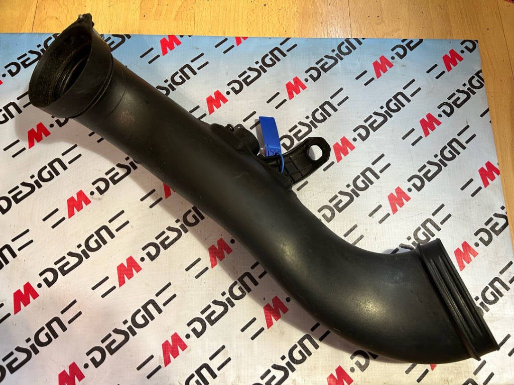 Патрубок воздушного фильтра Bmw E82 13717599286