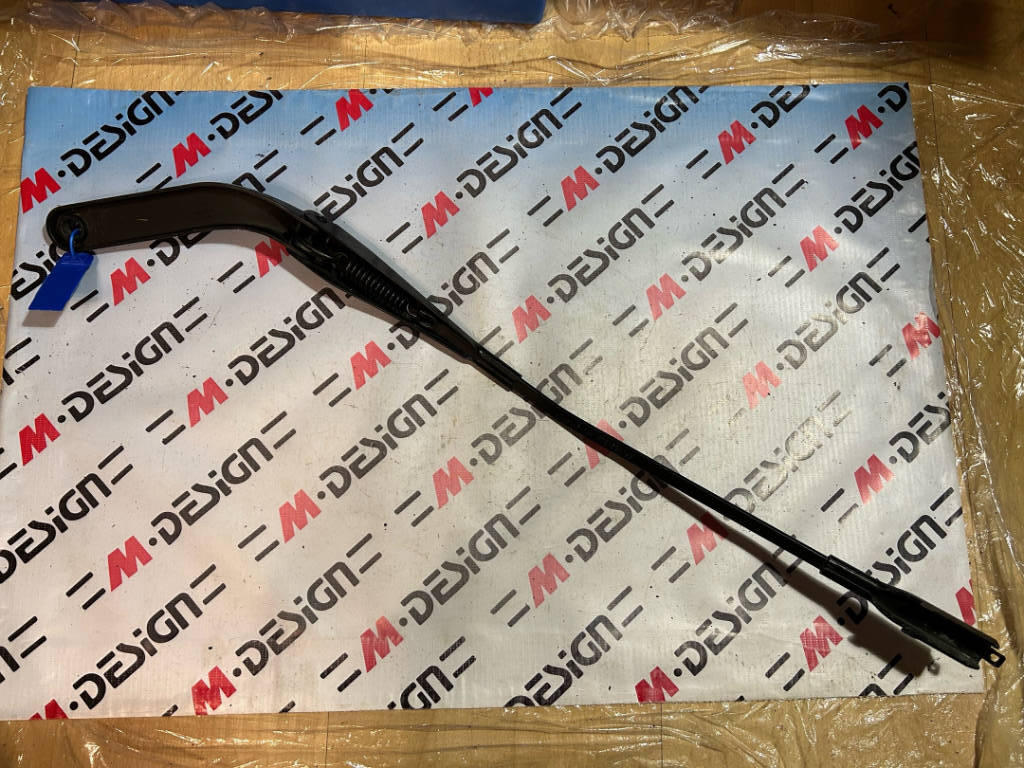 Рычаг стеклоочистителя сторона пассажира bmw 1 series 61617169972