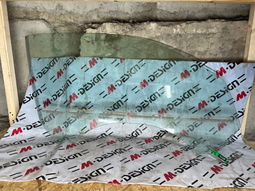 Стекло двери переднее правое