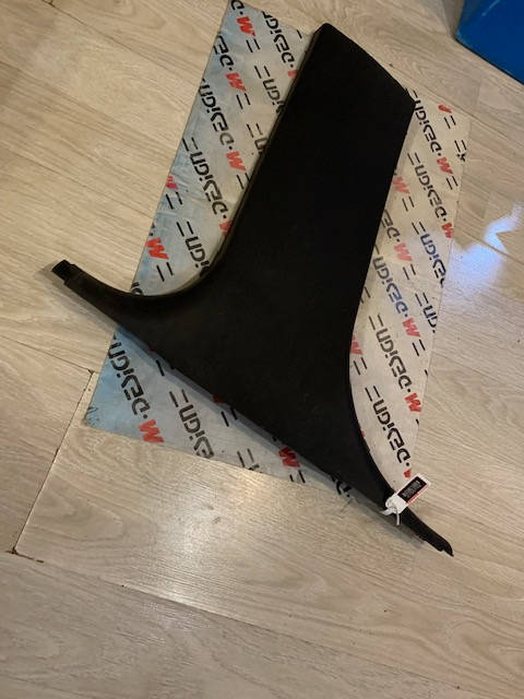 Накладка центральной стойки Левая Нижняя BMW E90 51437141101