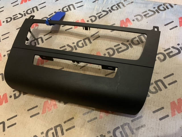 Накладка панели мультимедиа Средняя BMW E88 51456976846