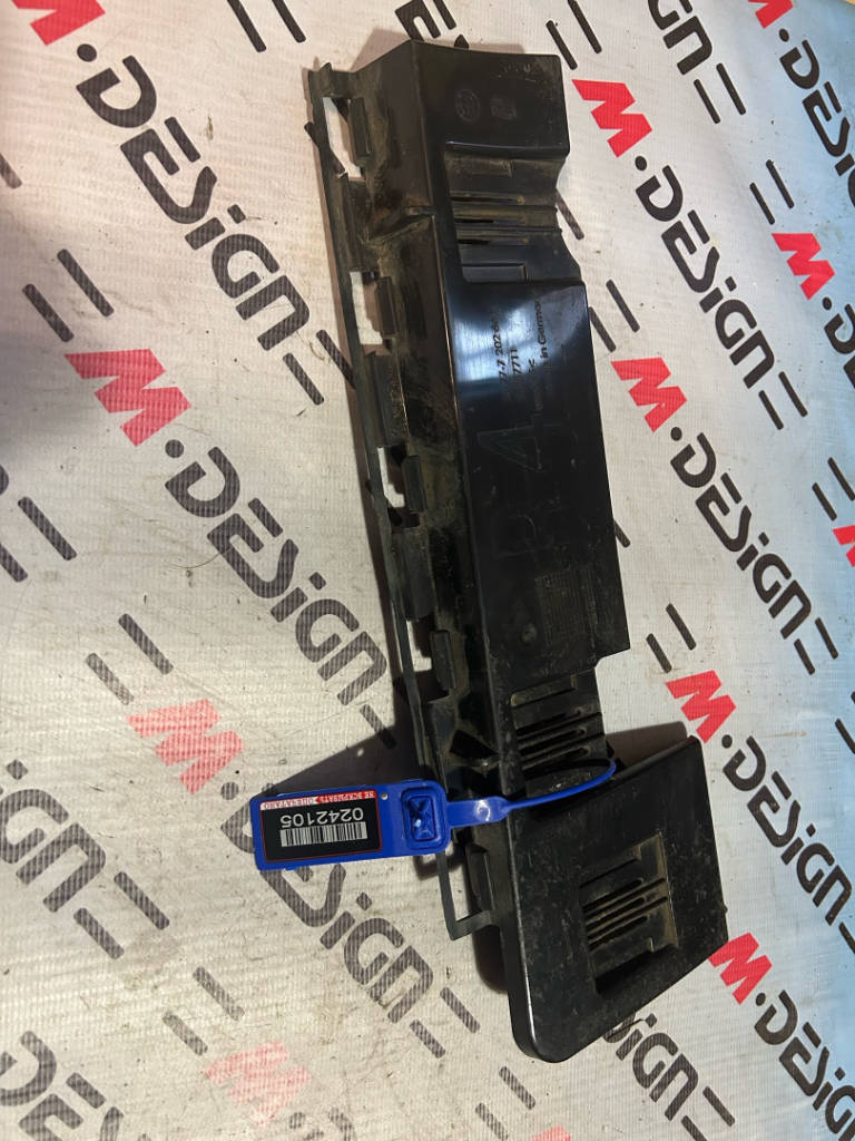 Планка крепления правая BMW E90 E91