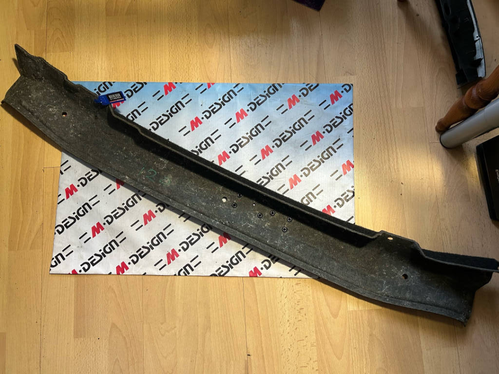 Облицовка рамы заднего окна нижняя BMW 51486960406