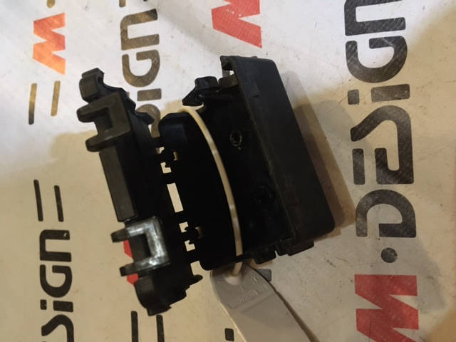 Кронштейн разъема BMW F20 F30 61139111262