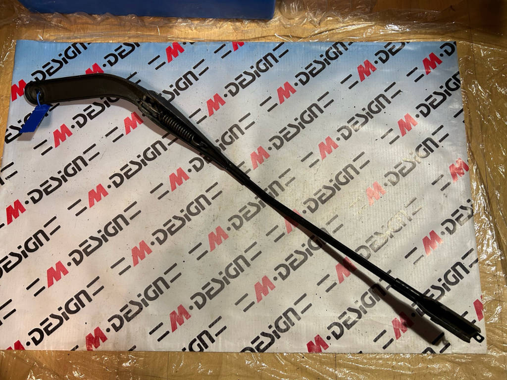 Рычаг стеклоочистителя сторона пассажира bmw 1 series 61617169972