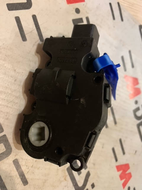 Моторчик заслонки печки E90 64119321034