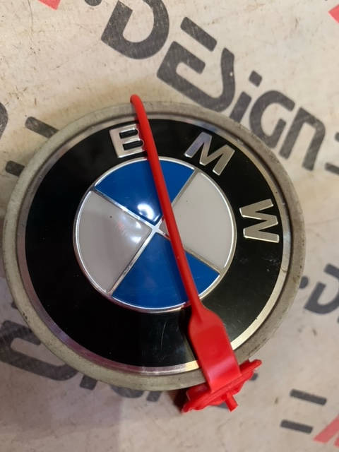 Колпак ступицы колеса с эмблемой на зажимах BMW E88 E90 36136768640