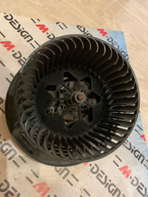 Вентилятор отопителя BMW E88 E90 64119227670