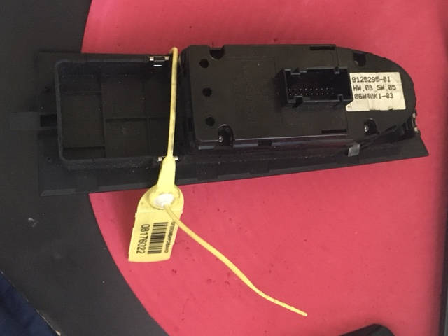 Кнопки Выключатель стеклоподъемника стор.водит BMW 3' E92 3' Е92 LCI 61319125295