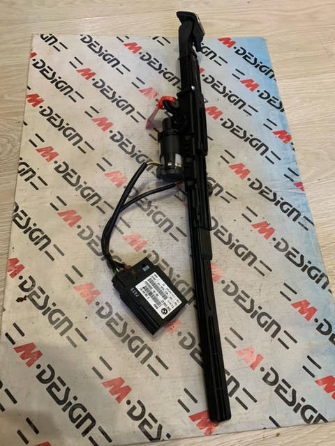 Механизм подачи ремня безопасности правый BMW E92 72117149308