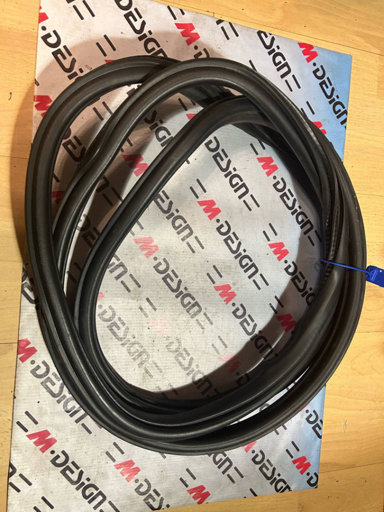 Уплотнитель задней двери BMW x3 F25