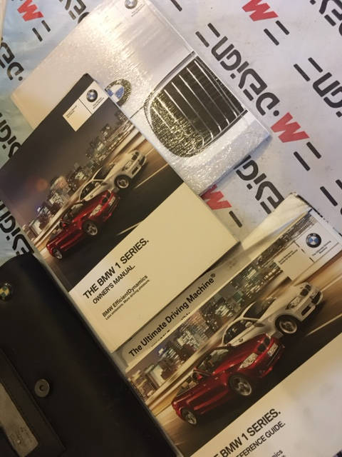 Футляр для бортового журнала BMW 01492359744 и техническая документация (EN US) для BMW 1-SERIES 01402605420