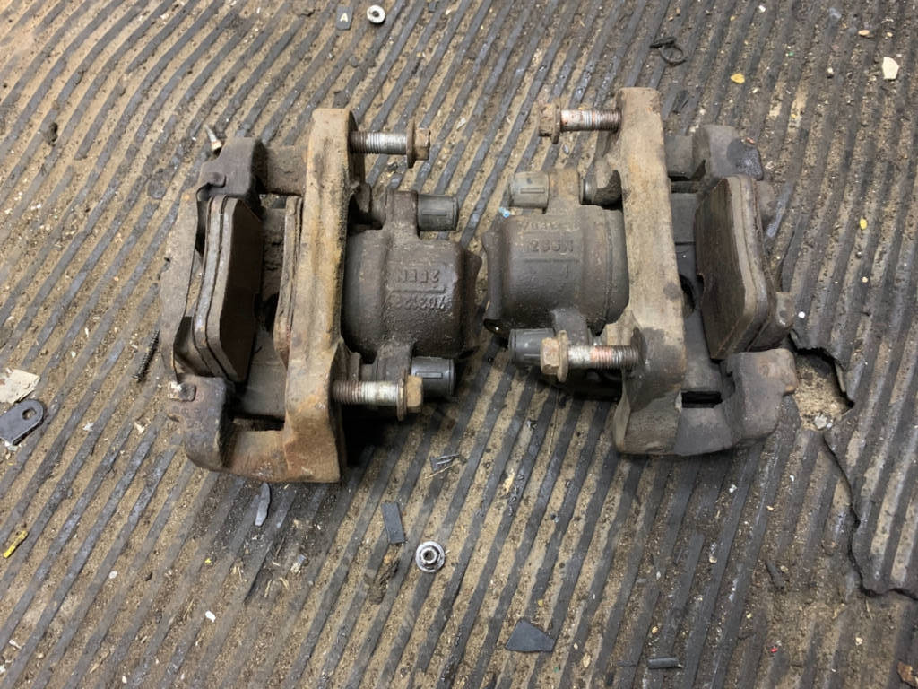 Суппорта слева и справа спереди BMW X3 F25 N57D30