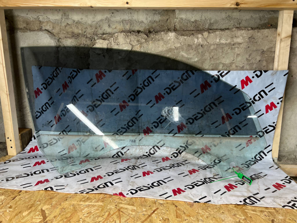 Стекло двери переднее правое