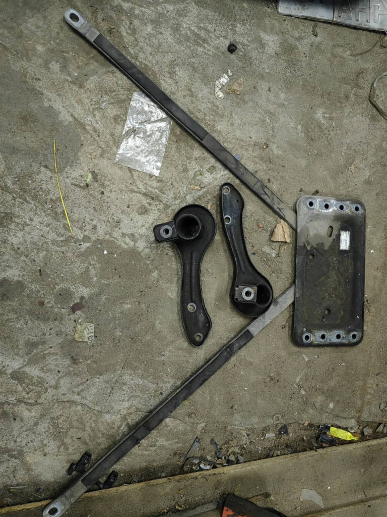 Распорка 33326777637 BMW 3-Series 2006 E92 M57D30