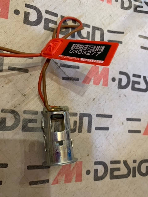 Гнездо разъема прикуривателя с вилкой BMW E90 61346947184