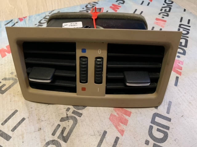 Вентиляционная решетка,задн.часть салона BMW E90 64227130709