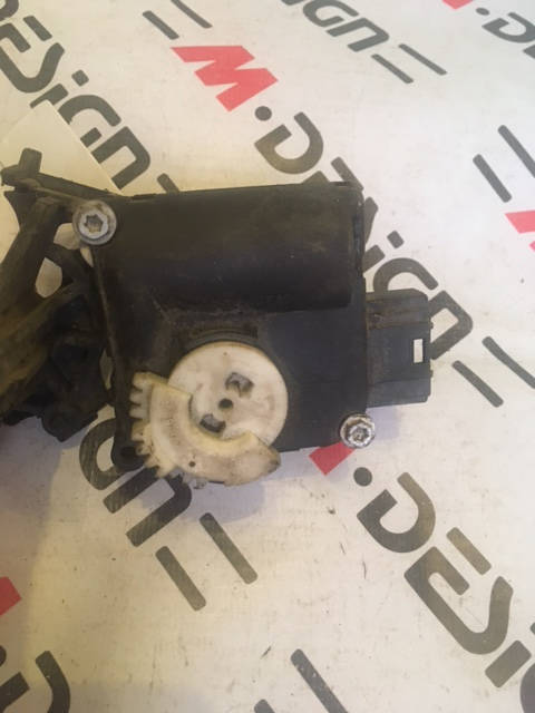 Сервопривод заслонок отопителя VW / Ауди Q7 4F0820511B