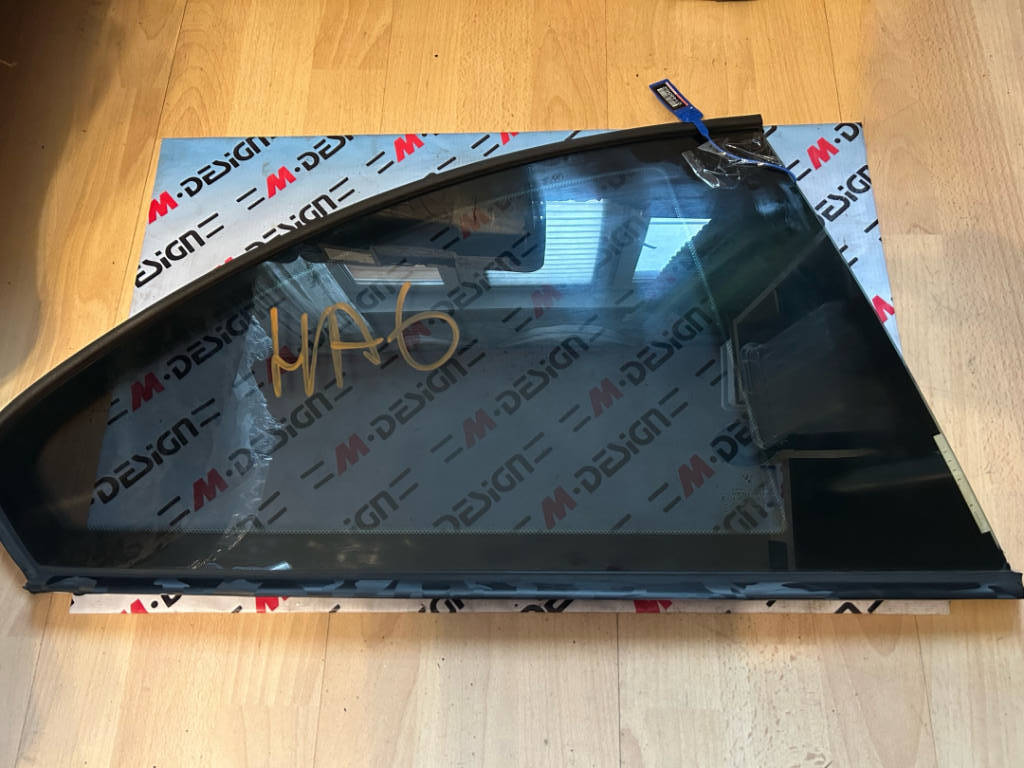 Стекло заднее правое Bmw E82 51372996218